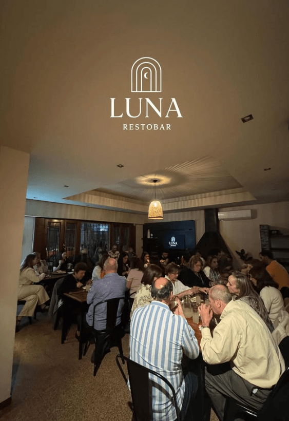 Ambiente real de Luna Restobar